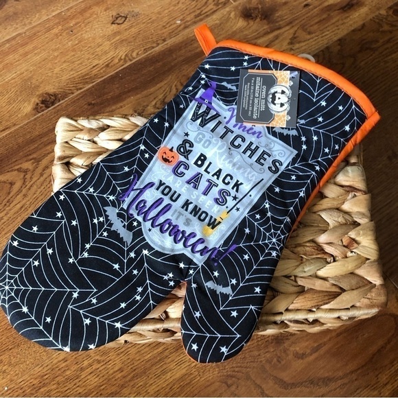 Other - Halloween Oven Mitt & Pot Holders 3pc set